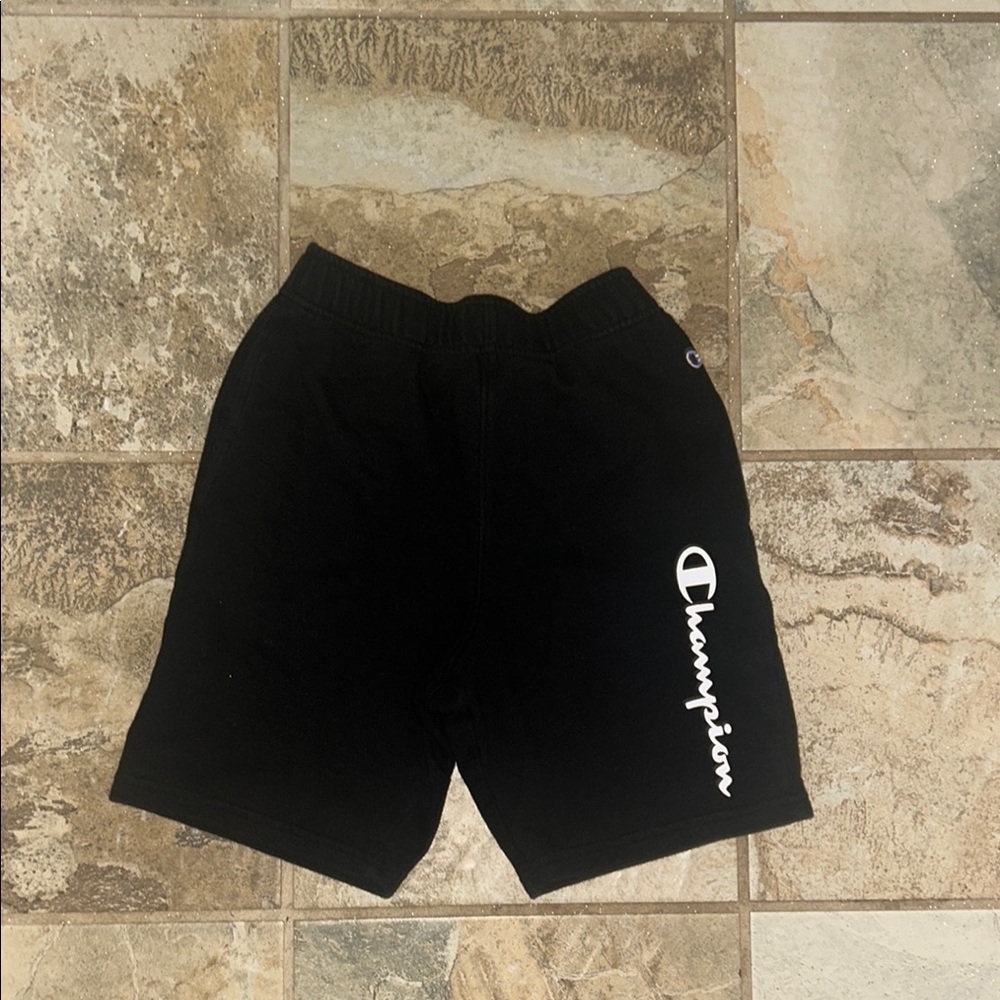 Grest condition boys Champion Sweatshorts in black size 8